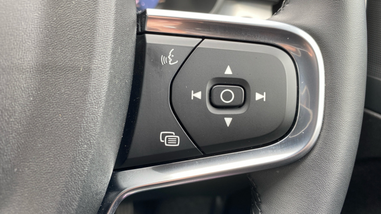 Volvo XC40 2.0 B4P Plus Black Edition 5dr Auto Petrol Estate